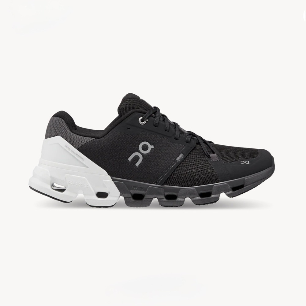 On Cloud Cloudflyer 4 Women’s 8 - Black/White - Like New